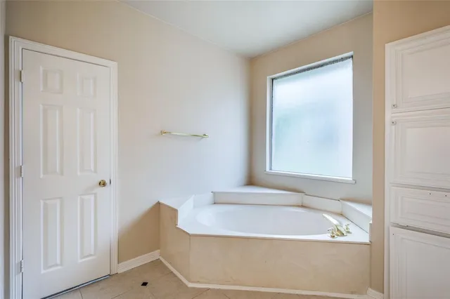 $2,950 | 2311 Megan Way, Arlington, TX 76016