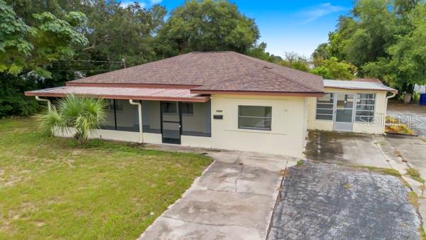 1404 East Alfred Street Tavares, FL 32778 - Photo 2 of 38 a front view of a house with garden