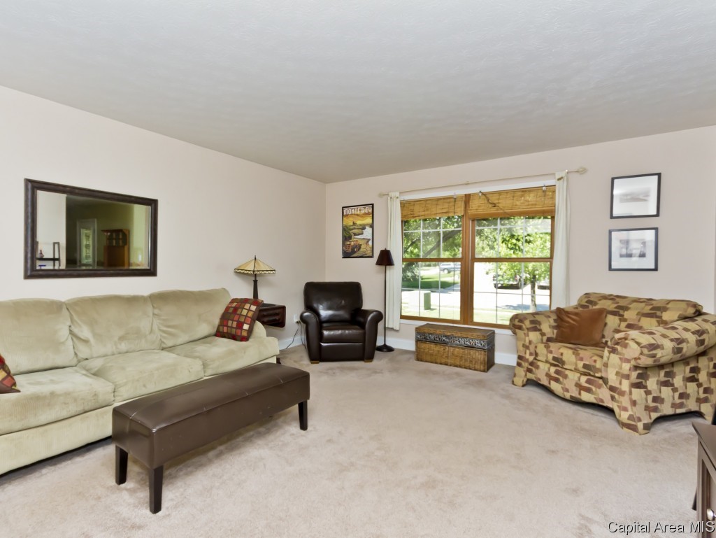 2916 Red Oak Lane Springfield, IL 62712 - Photo 3 of 36