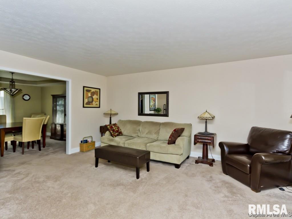 2916 Red Oak Lane Springfield, IL 62712 - Photo 6 of 36