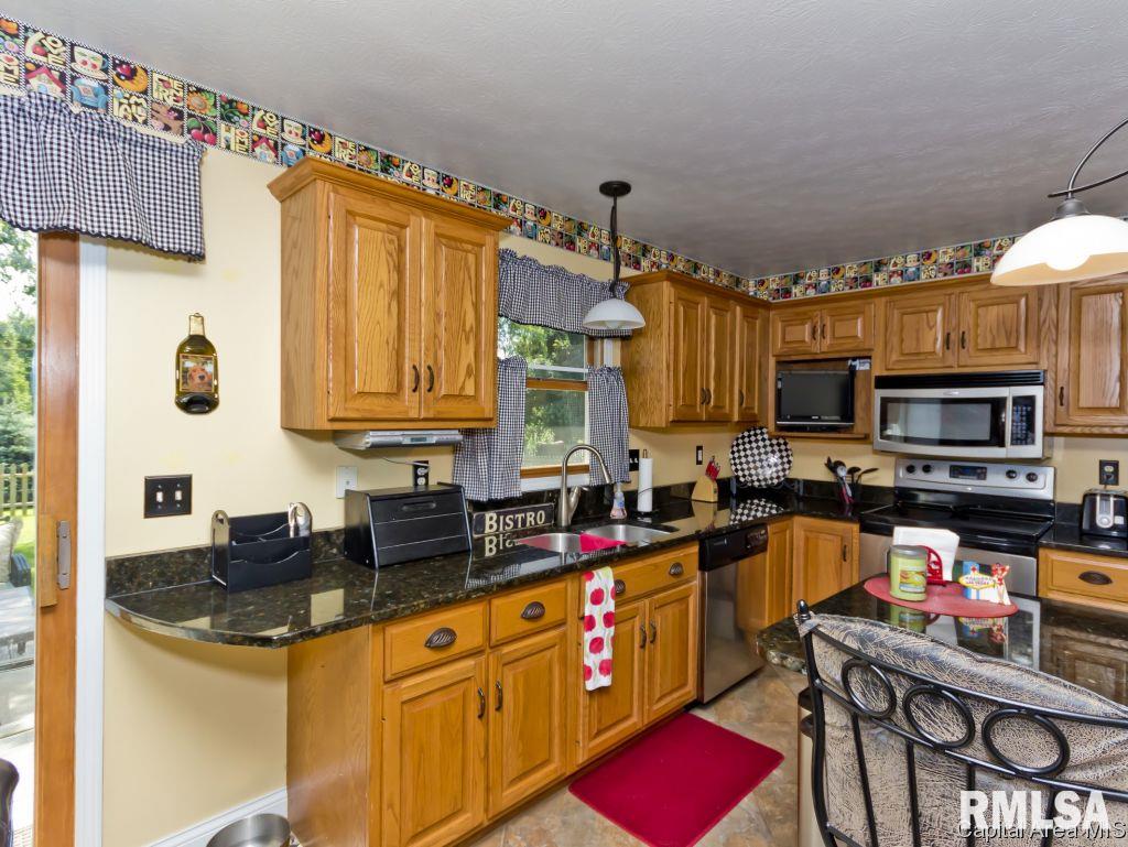 2916 Red Oak Lane Springfield, IL 62712 - Photo 9 of 36