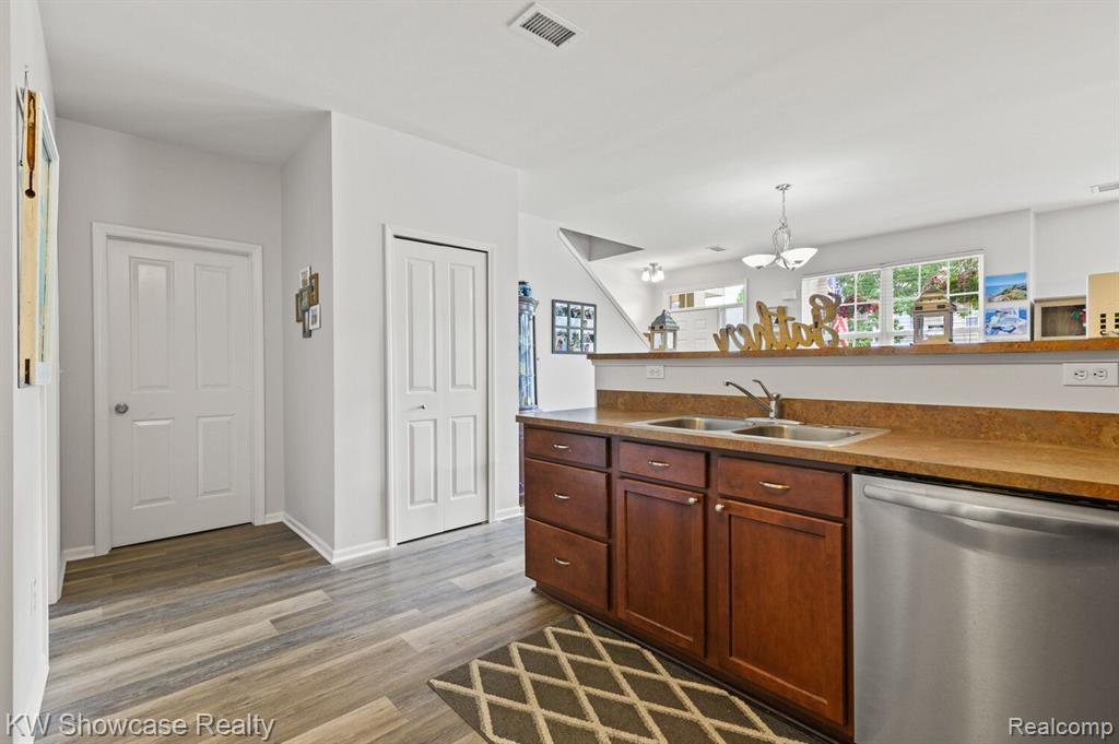 4301 Hampton Ridge Boulevard Howell, MI 48843 - Photo 10 of 25