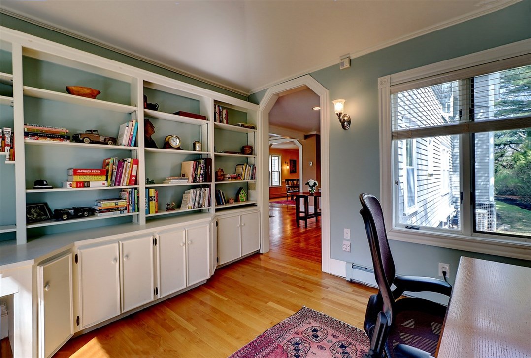 130 Alfred Drowne Road Barrington, RI 02806 - Photo 5 of 40