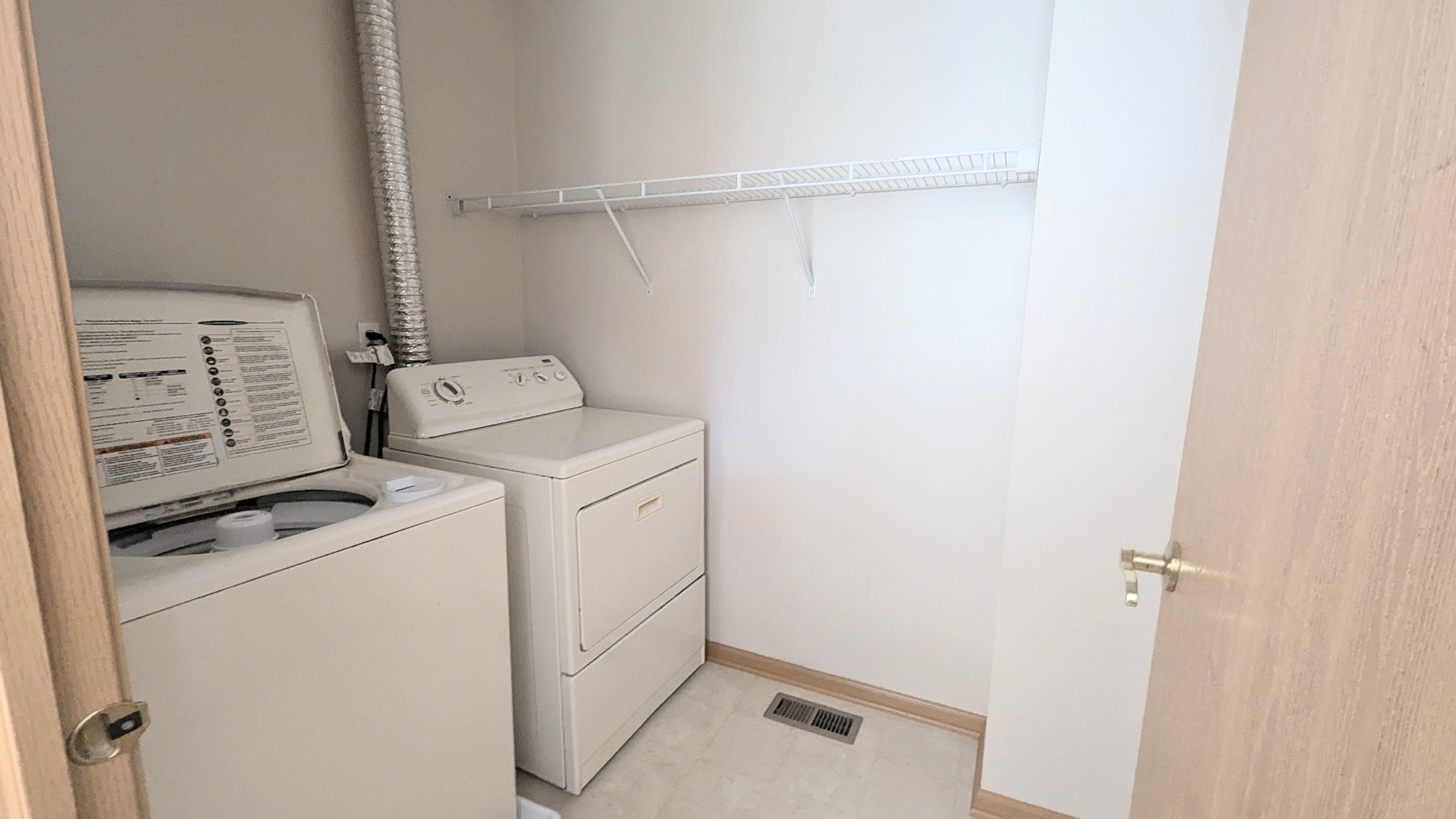 2075 Village View Drive Yorkville, IL 60560 - Photo 14 of 15 a utility room with dryer and washer