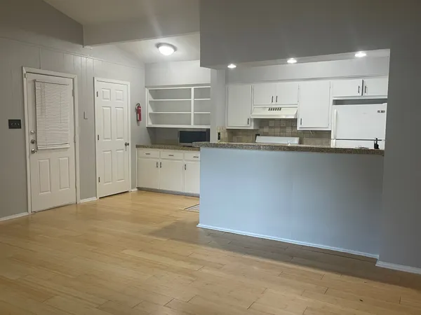 $1,700 | 8003 Pinedale Cove, Unit A, Austin, TX 78757