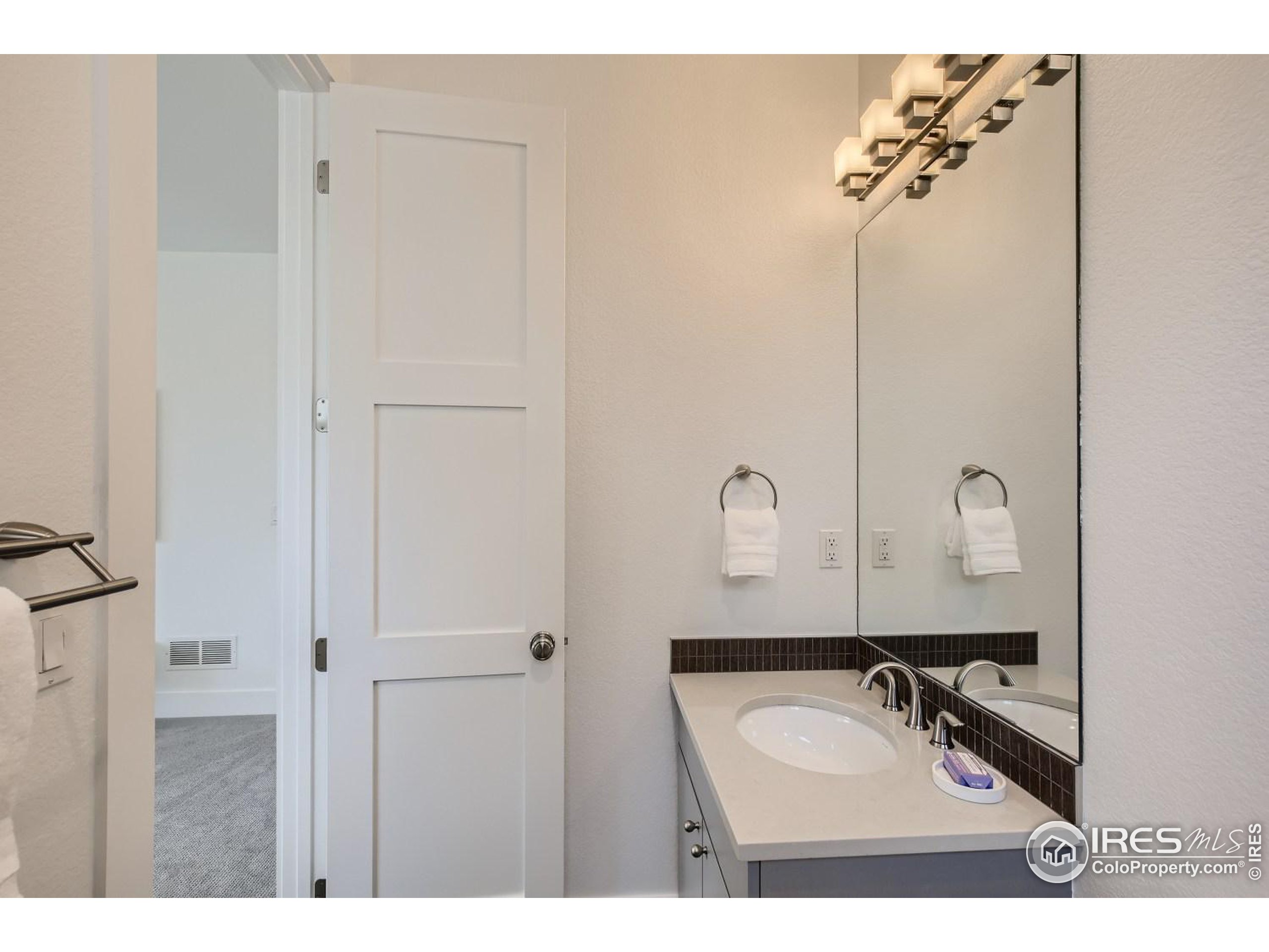 1525 Oak Avenue Boulder, CO 80304 - Photo 14 of 30 a bathroom with a sink and mirror