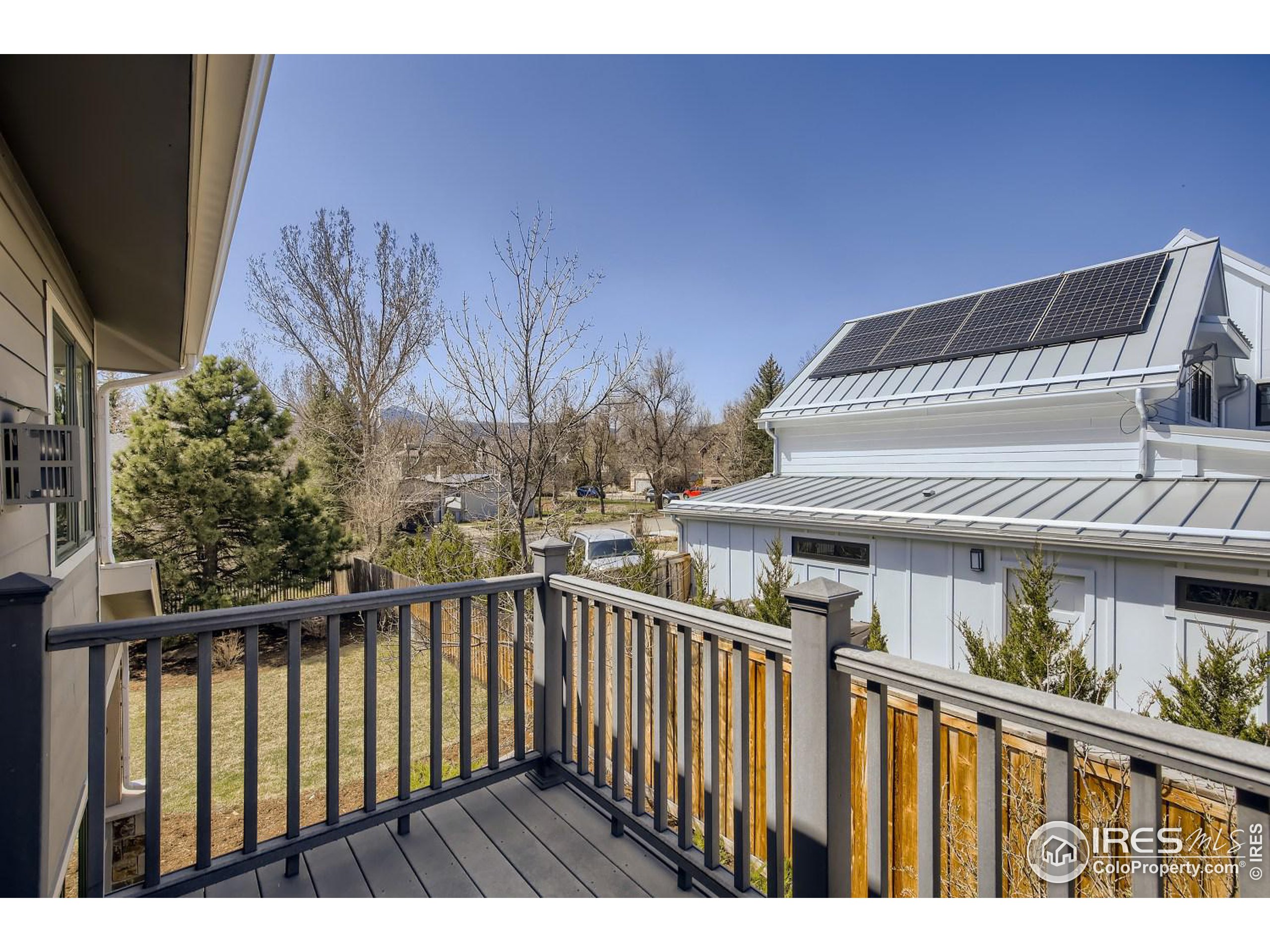 1525 Oak Avenue Boulder, CO 80304 - Photo 21 of 30 a view of a building from a balcony
