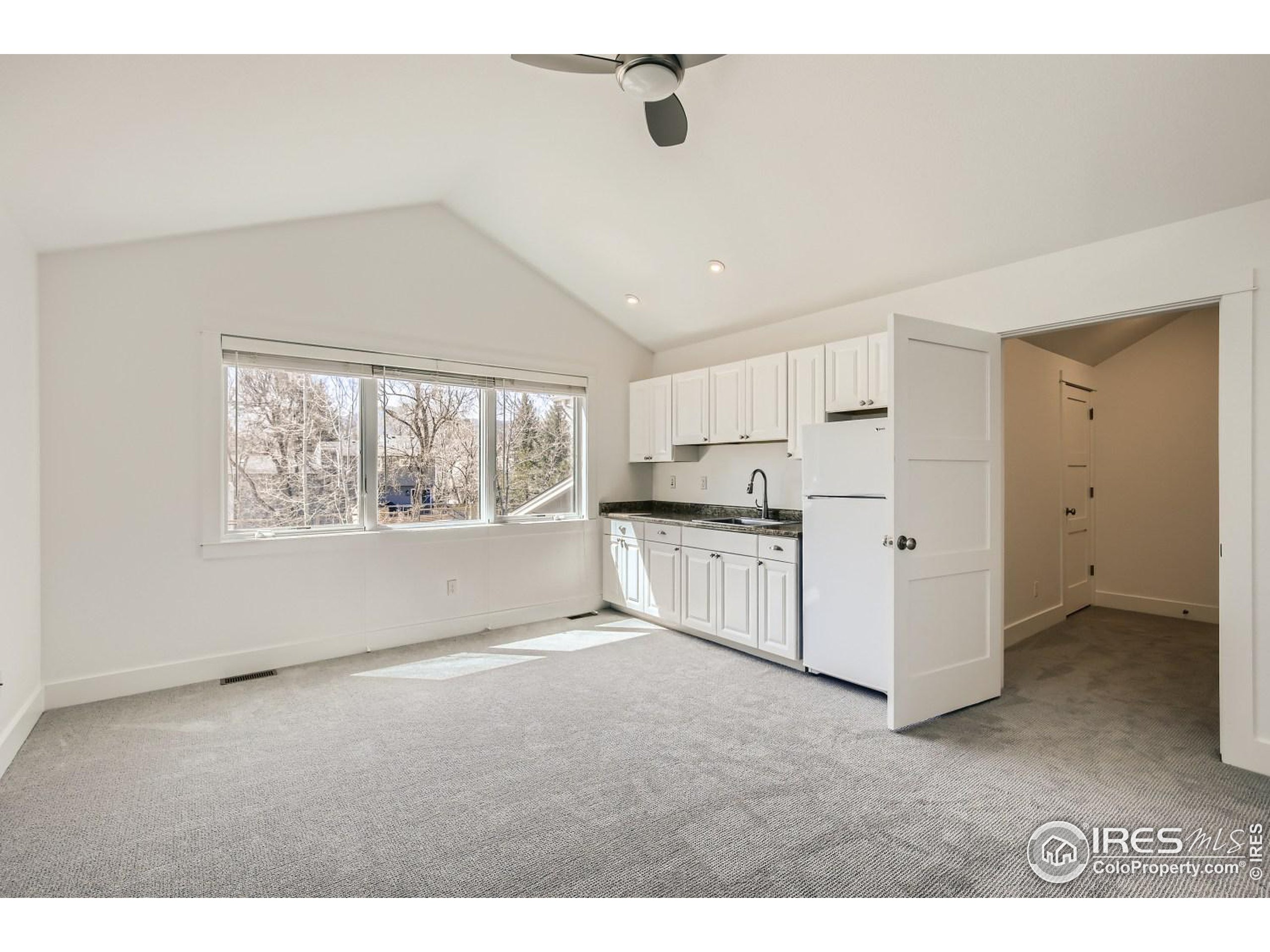 1525 Oak Avenue Boulder, CO 80304 - Photo 25 of 30 a big room with windows and refrigerator