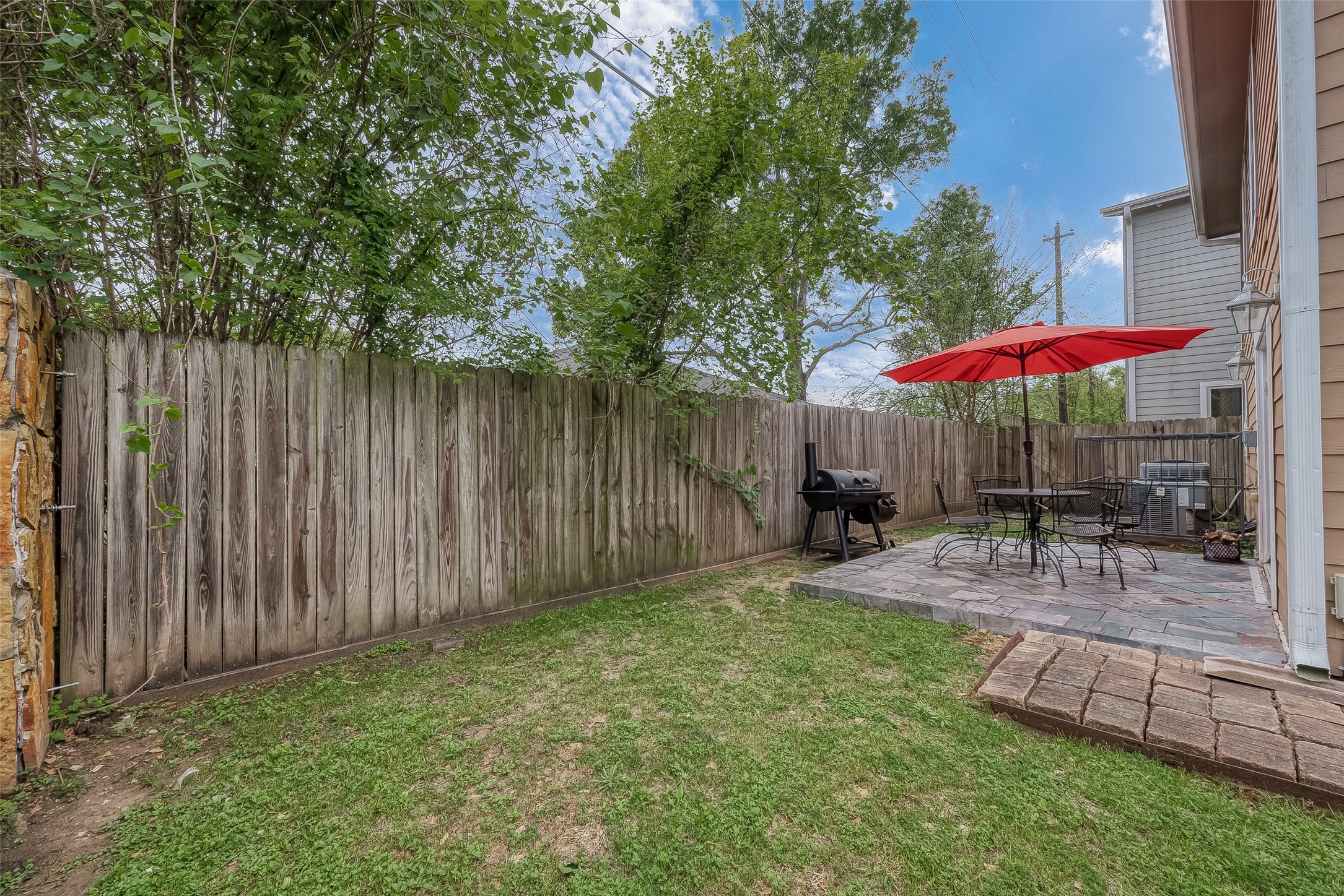 6703 Winton Street Houston, TX 77021 - Photo 46 of 49 Easily maintained yard space