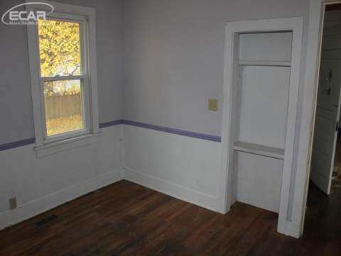 2336 North Linden Road Flint, MI 48504 - Photo 12 of 19 20424654-11.JPG