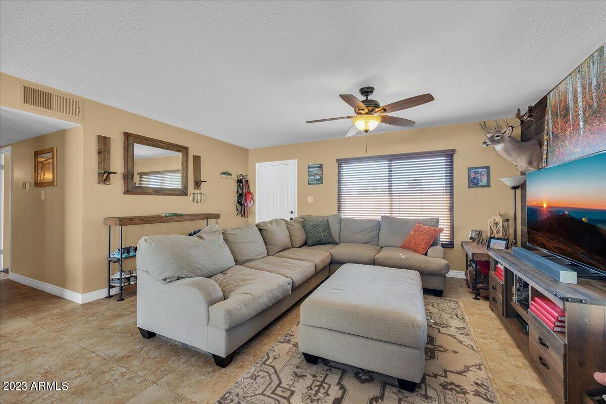 3720 West Redfield Road Phoenix, AZ 85053 - Photo 3 of 32 05-3702 W Redfield-5