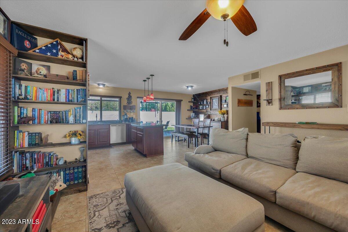 3720 West Redfield Road Phoenix, AZ 85053 - Photo 4 of 32 07-3702 W Redfield-7