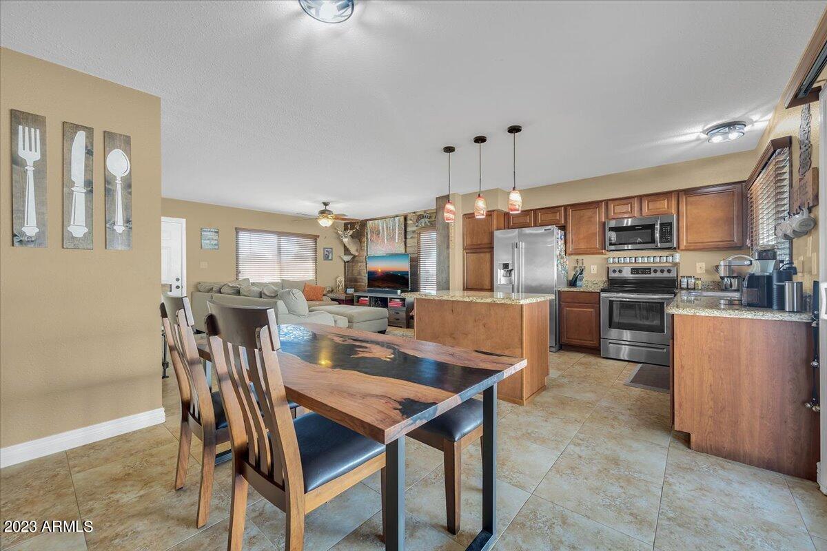 3720 West Redfield Road Phoenix, AZ 85053 - Photo 5 of 32 09-3702 W Redfield-9