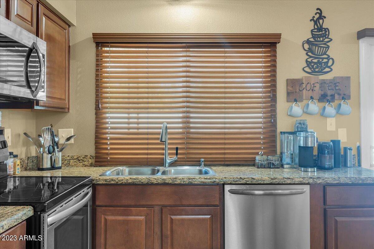 3720 West Redfield Road Phoenix, AZ 85053 - Photo 10 of 32 15-3702 W Redfield-15