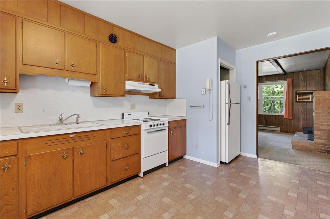 18 White Oak Road Nesquehoning, PA 18240 - Photo 18 of 52 Functional kitchen with ample cabinetry and a clean aesthetic awaits your personal touch.