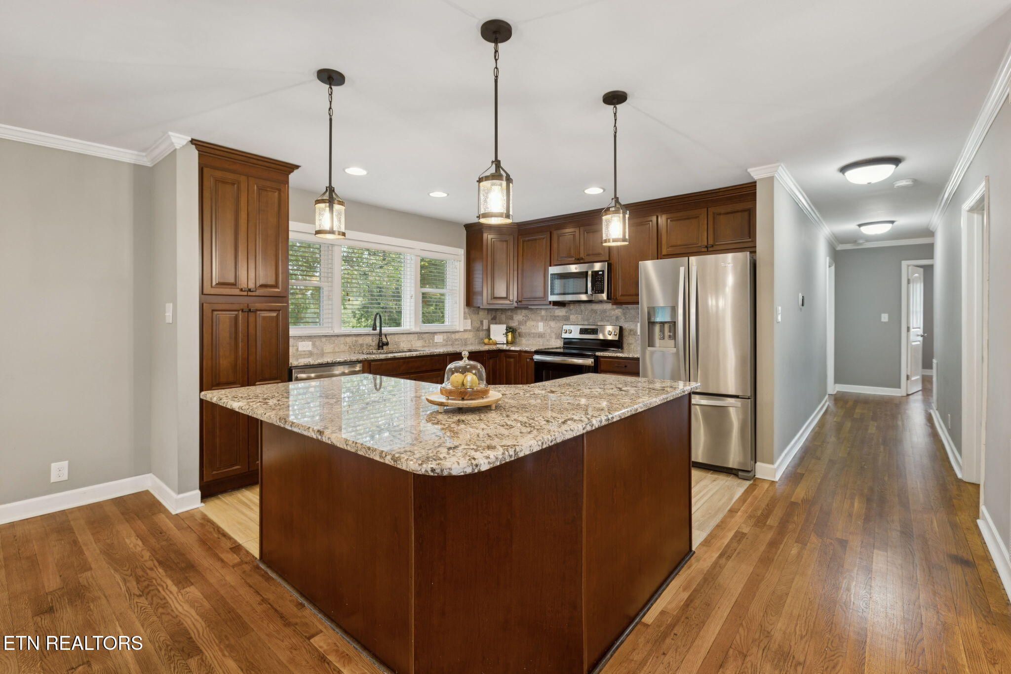 3847 Wilani Road Knoxville, TN 37919 - Photo 13 of 56 Large Island with with Bar seating