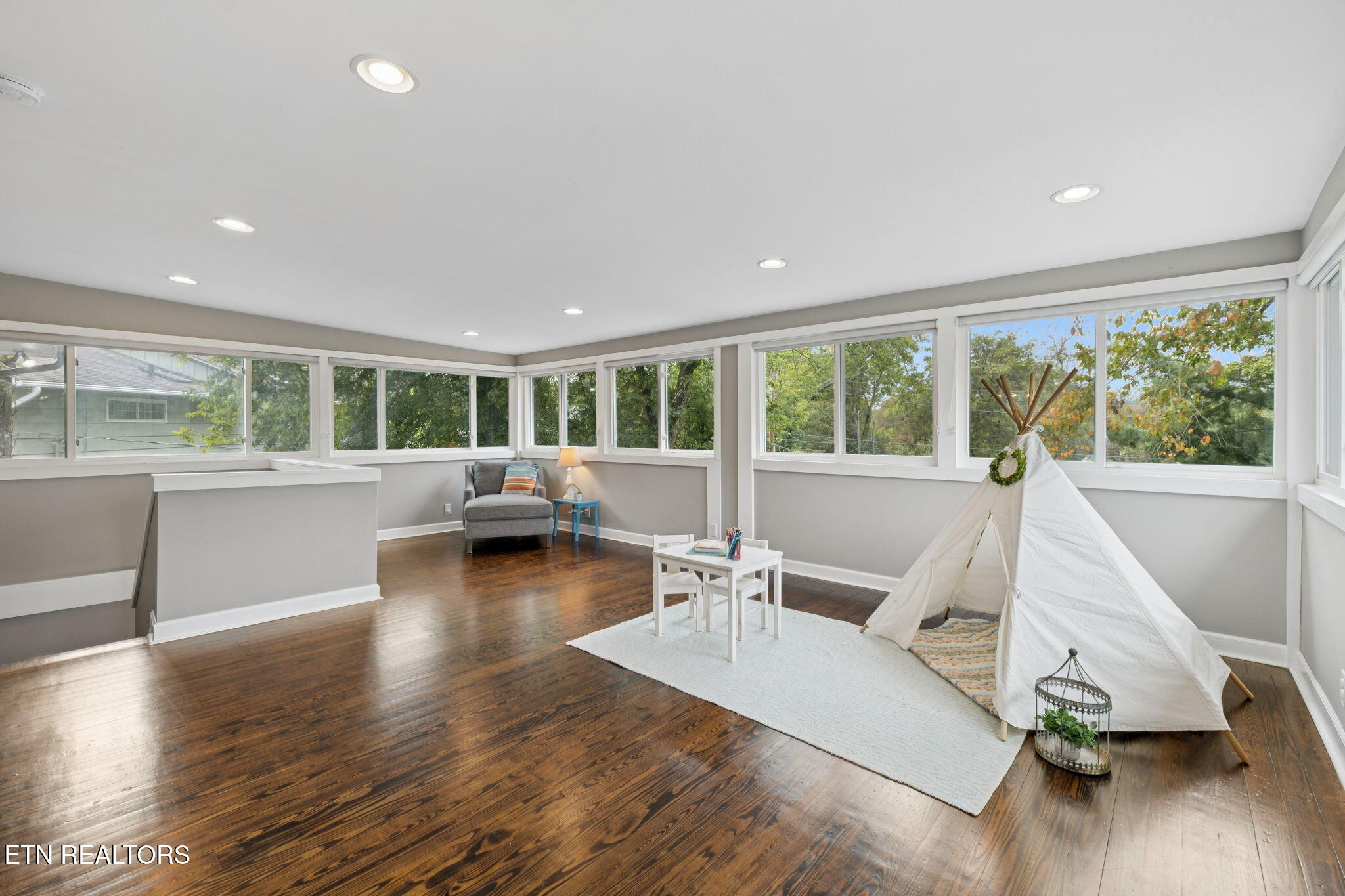 3847 Wilani Road Knoxville, TN 37919 - Photo 18 of 56 Plenty of natural light