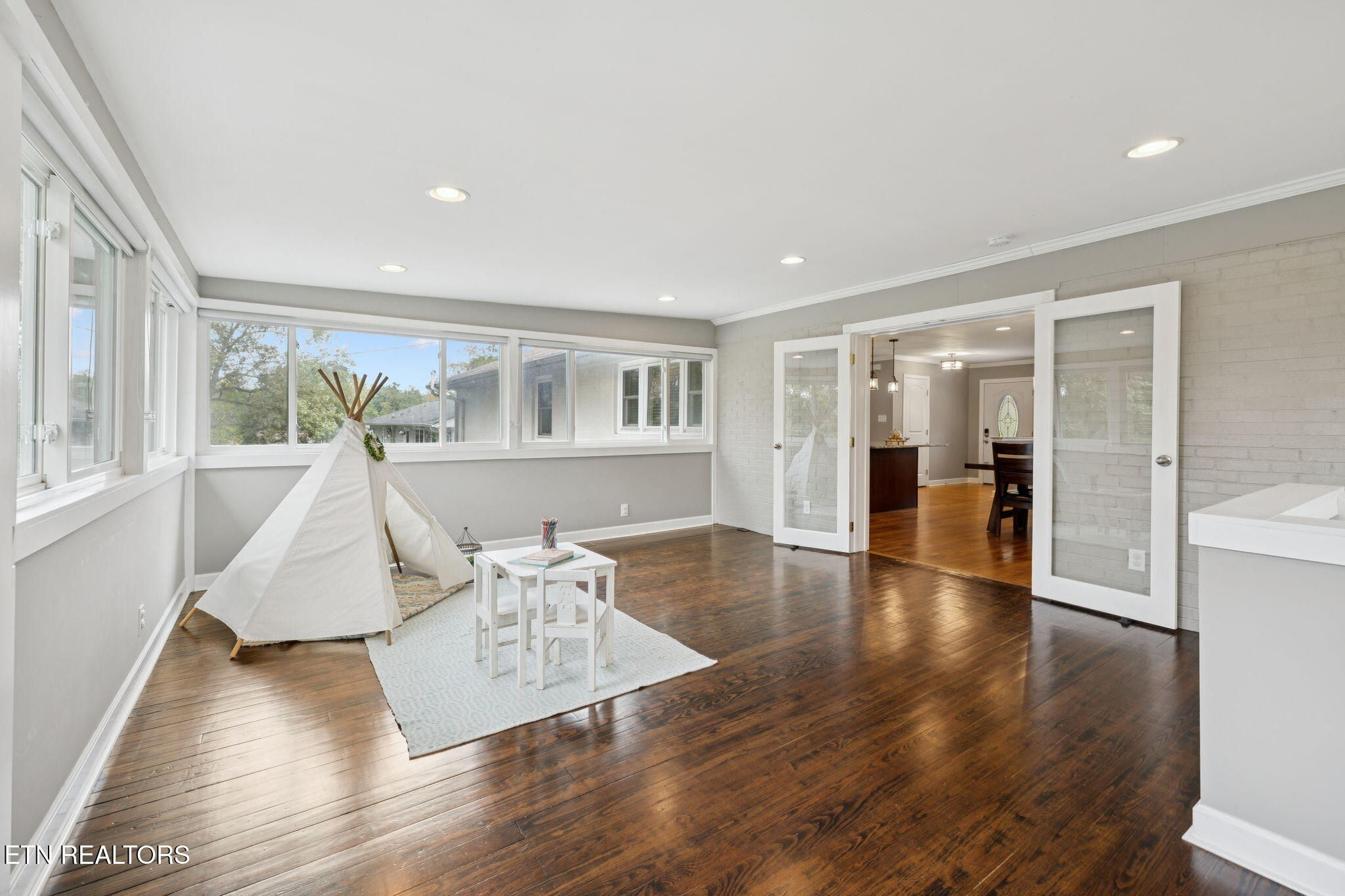 3847 Wilani Road Knoxville, TN 37919 - Photo 19 of 56 Custom Shades