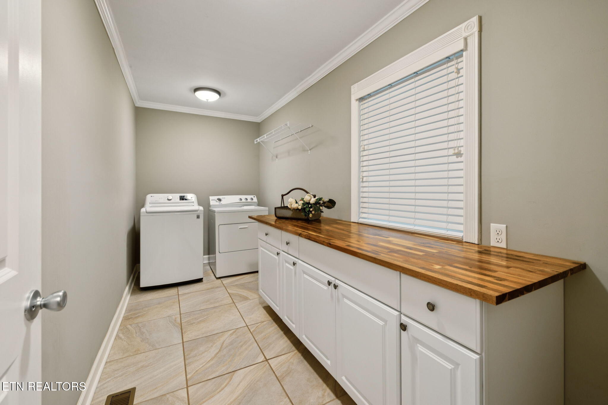 3847 Wilani Road Knoxville, TN 37919 - Photo 21 of 56 Large Laundry Room