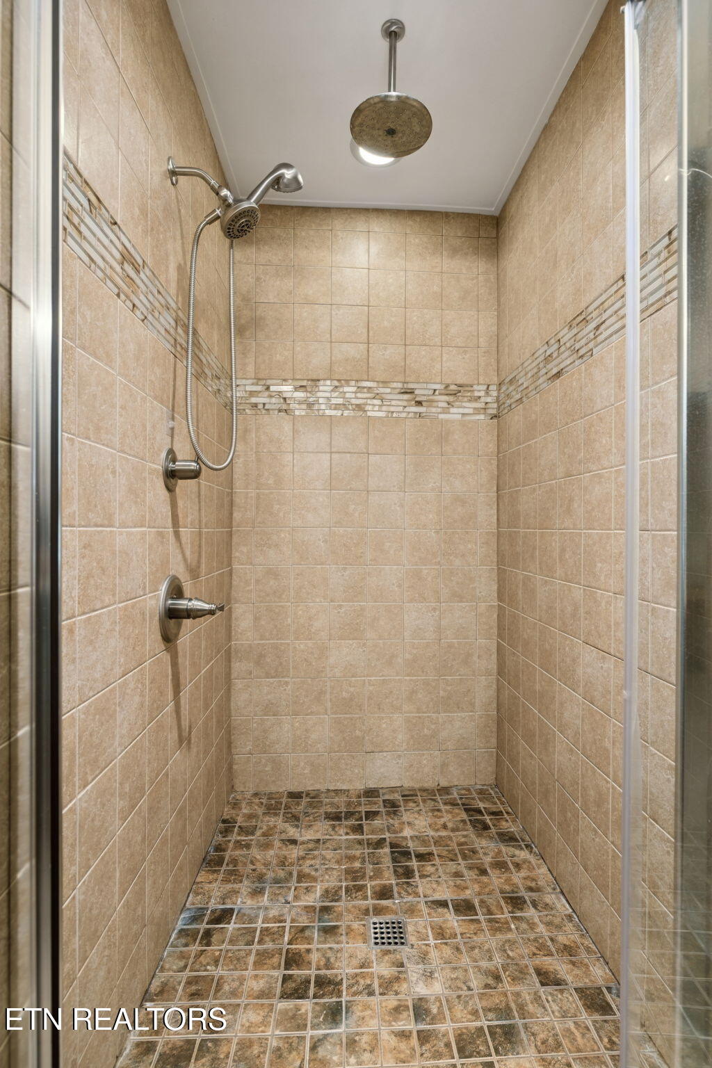 3847 Wilani Road Knoxville, TN 37919 - Photo 26 of 56 Primary Walkin Shower
