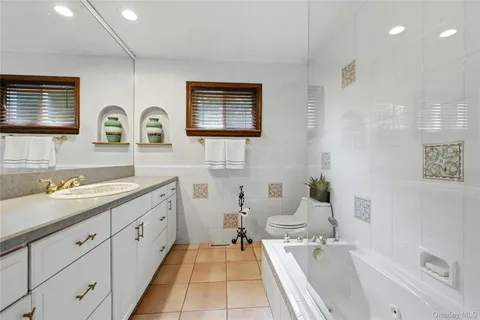 $1,100,000 | 3 Partridge Lane, Huntington, NY 11743