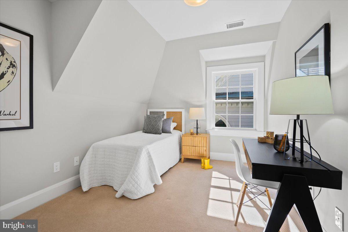 3213 Foxhall Road Northwest Washington, DC 20016 - Photo 26 of 35