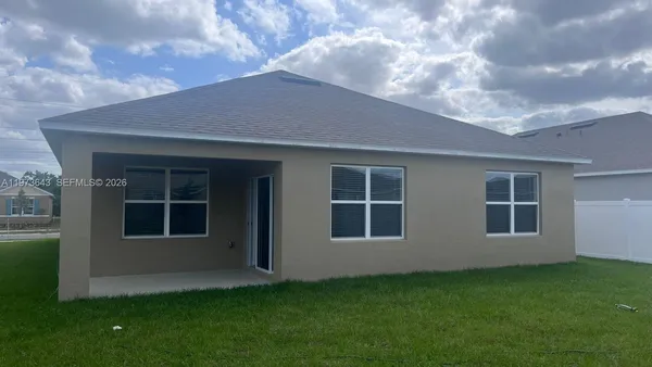a view of a house with backyard