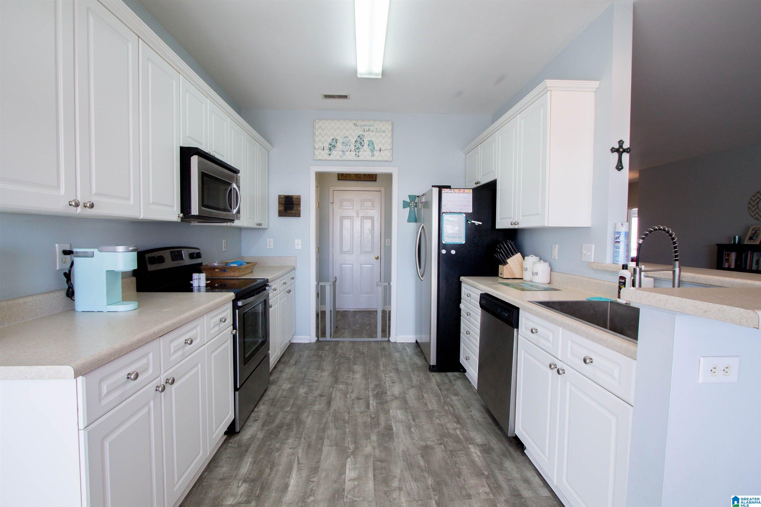 484 Daventry Circle Calera, AL 35040 - Photo 2 of 26