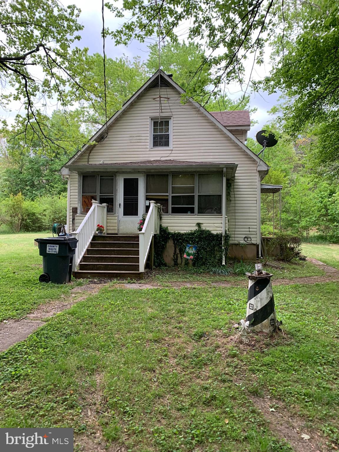 13845 Union Church Road Sumerduck, VA 22742 - Photo 2 of 3 Side of Residence with Enclosed Porch