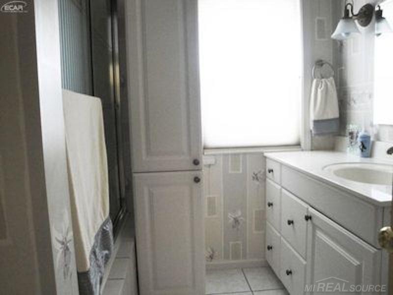 12287 Lapeer Road Davison, MI 48423 - Photo 13 of 20