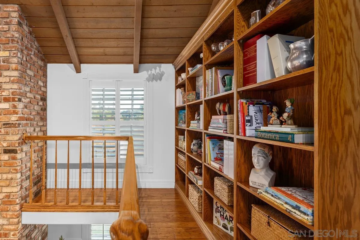 1642 Kings Way Vista, CA 92084 - Photo 18 of 41