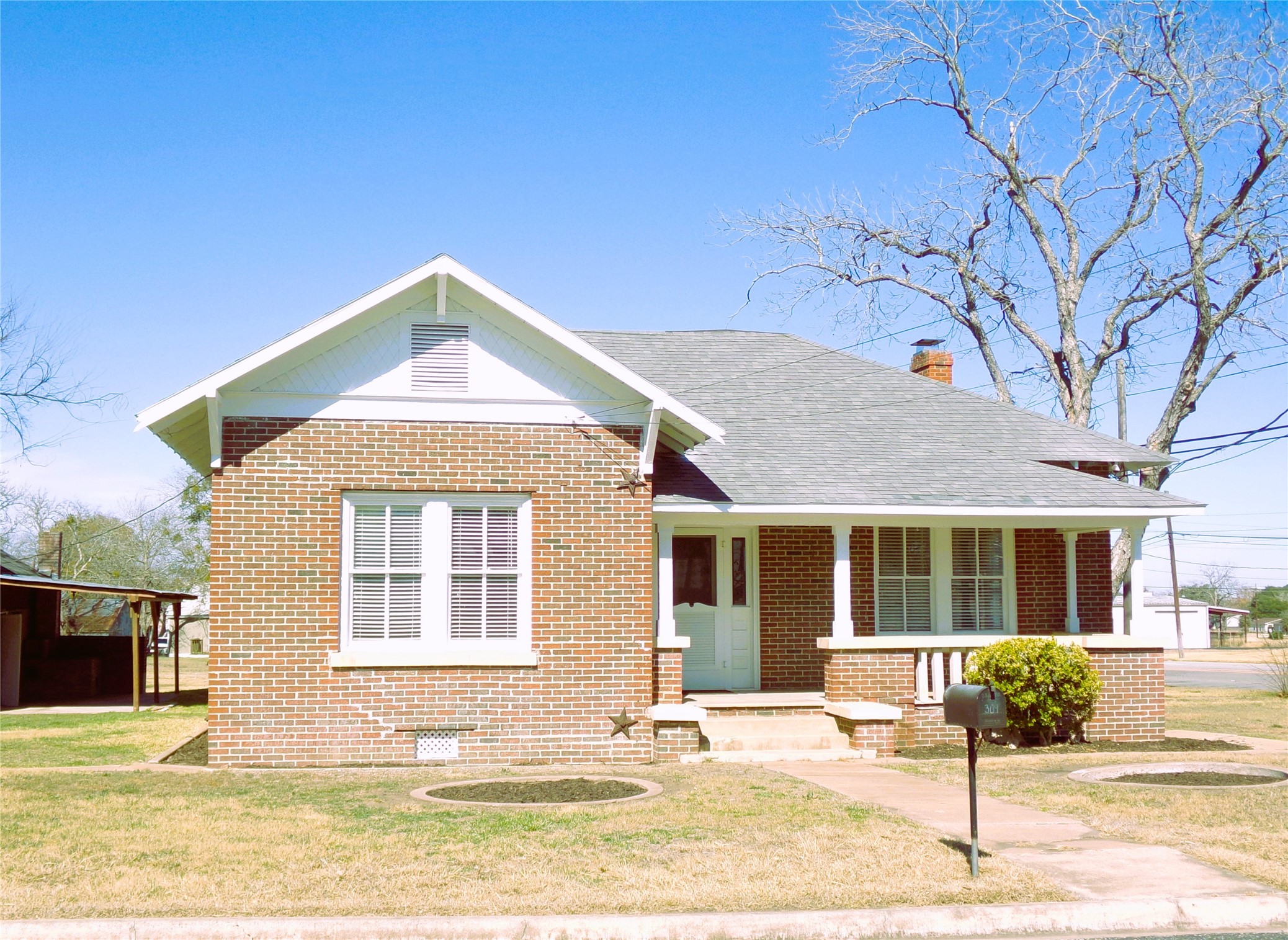 309 East Hinton Road Weimar, TX 78962 - Photo 2 of 28
