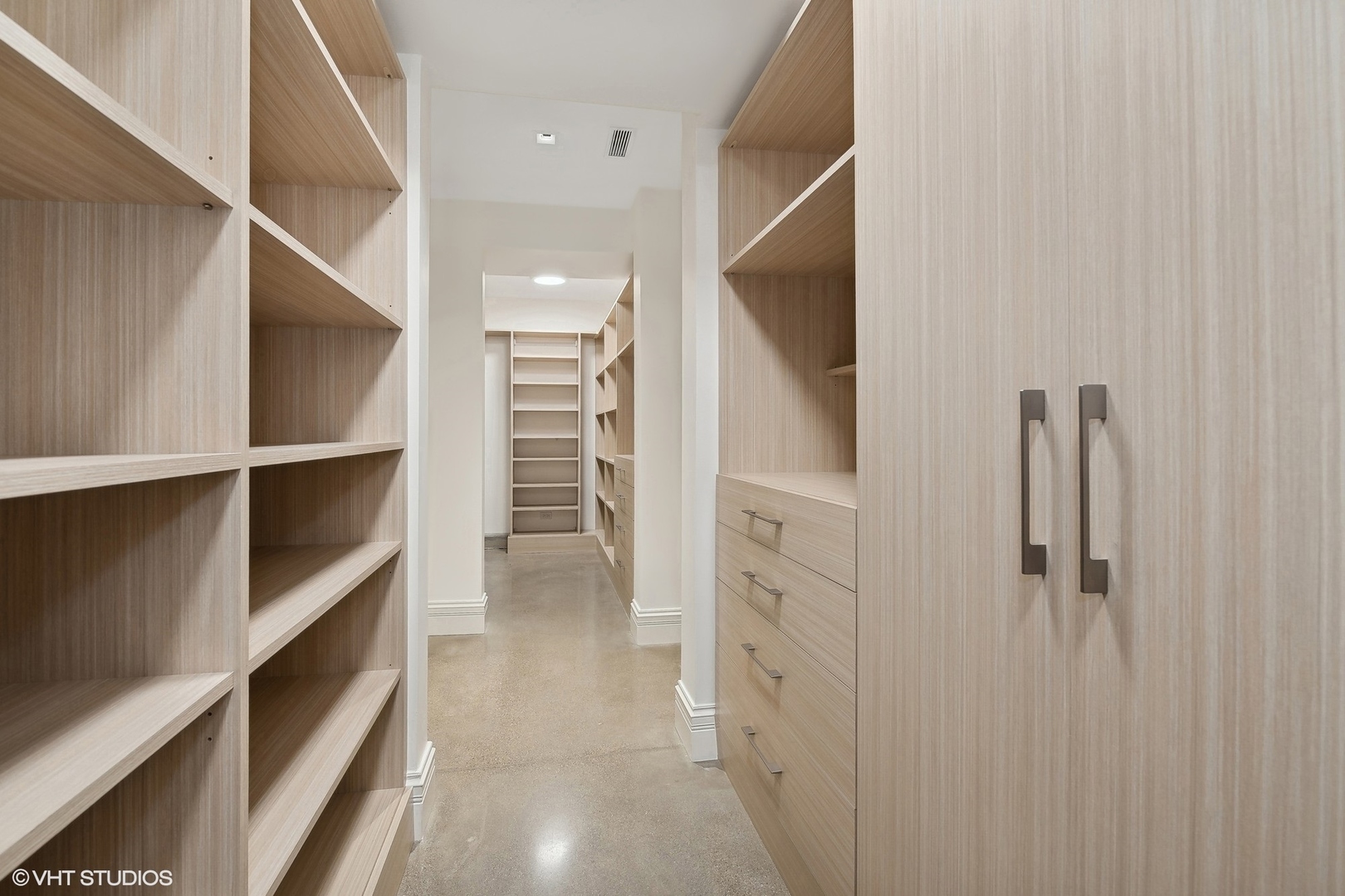 2039 North Humboldt Boulevard Chicago, IL 60647 - Photo 45 of 49 a view of walk in closet