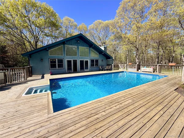 $10,000 | 43 B Old Squires Road, Hampton Bays, NY 11946
