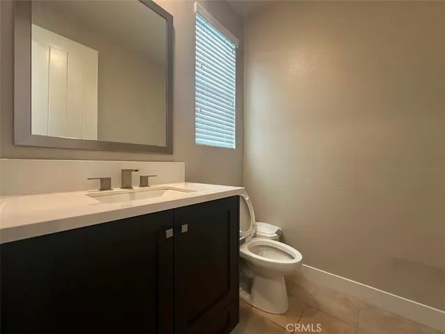 a view of a yard in front of house