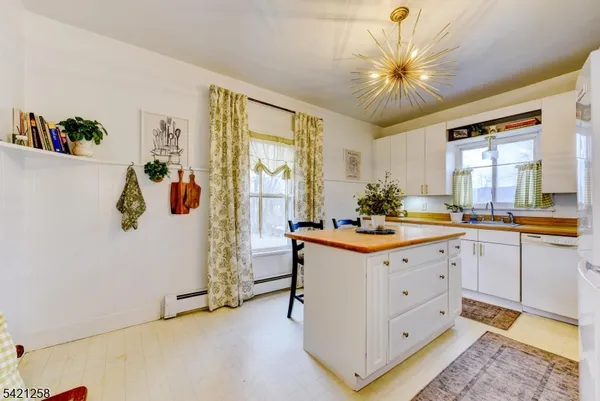 $2,400 | 11 Sterling Parkway, Unit 1, Ogdensburg, NJ 07439