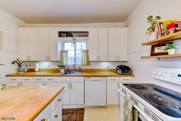 $2,400 | 11 Sterling Parkway, Unit 1, Ogdensburg, NJ 07439