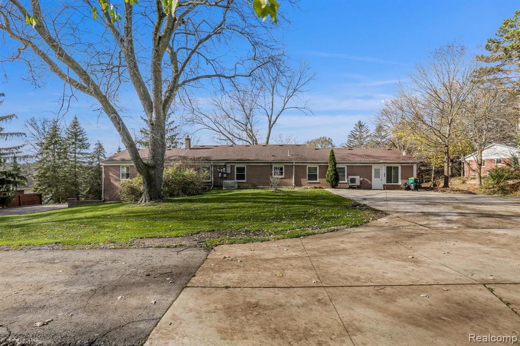 25304 Farmington Road Farmington Hills, MI 48336 - Photo 9 of 62