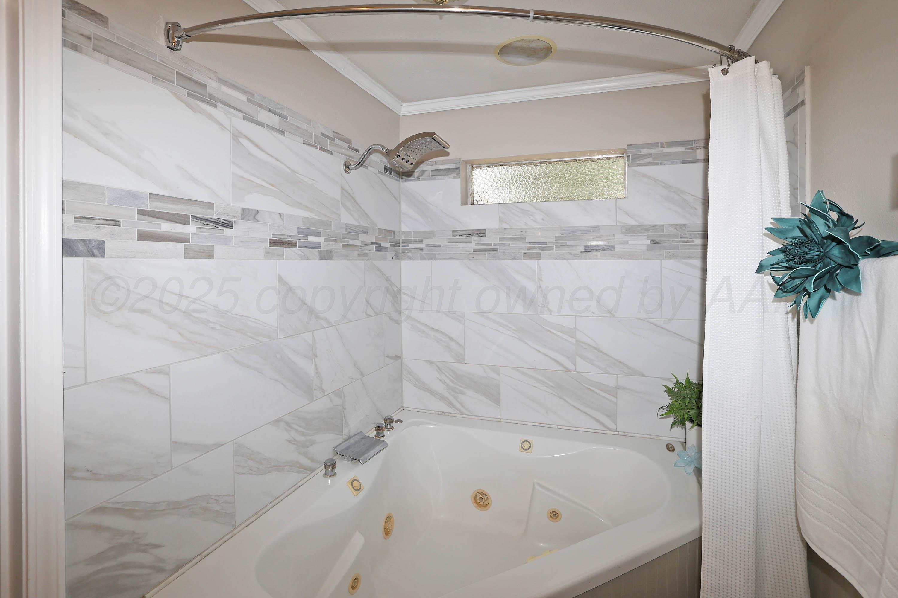 7426 Jameson Drive Amarillo, TX 79121 - Photo 23 of 38 a bathroom with a bathtub