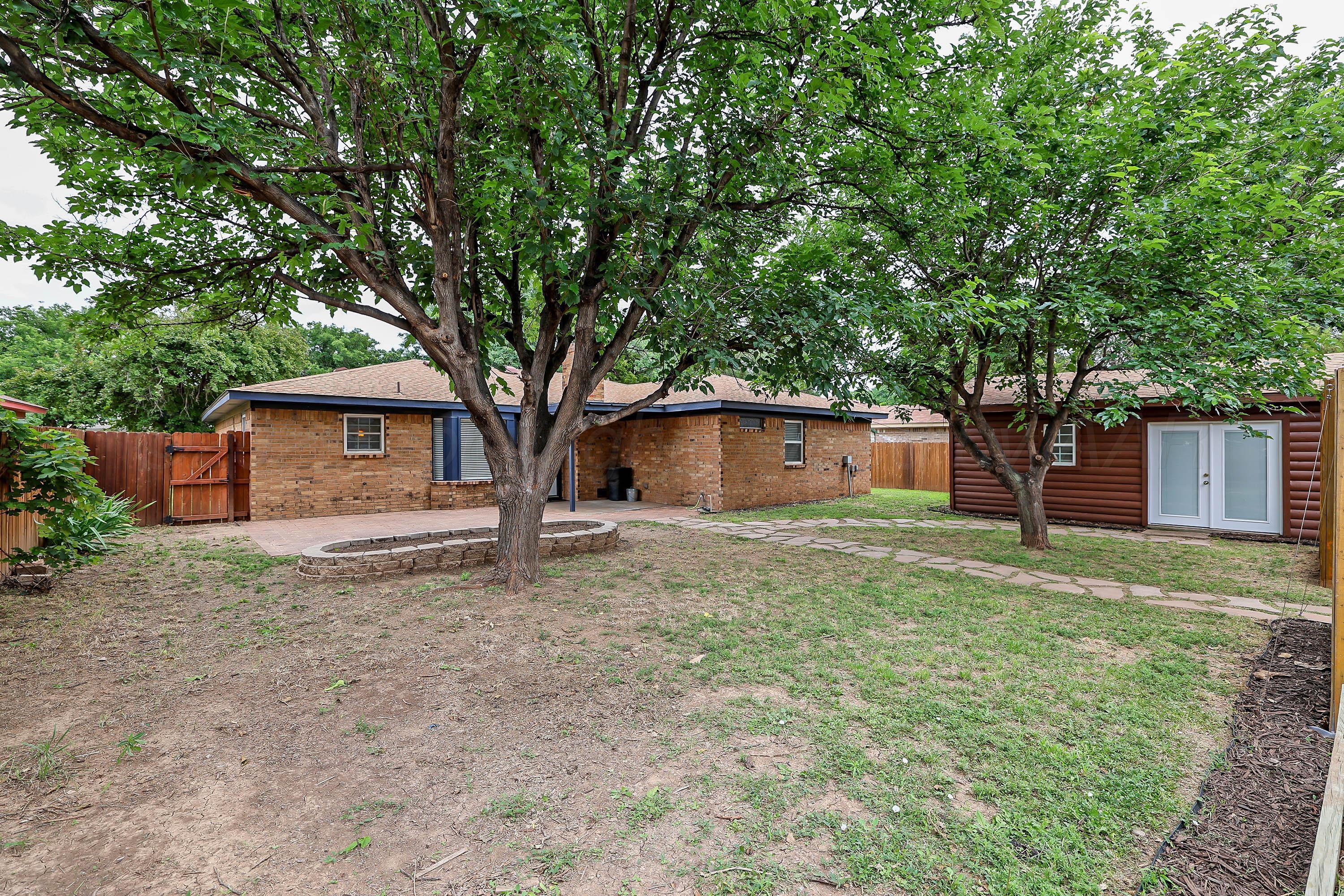 7426 Jameson Drive Amarillo, TX 79121 - Photo 34 of 38 a house with trees in front of it