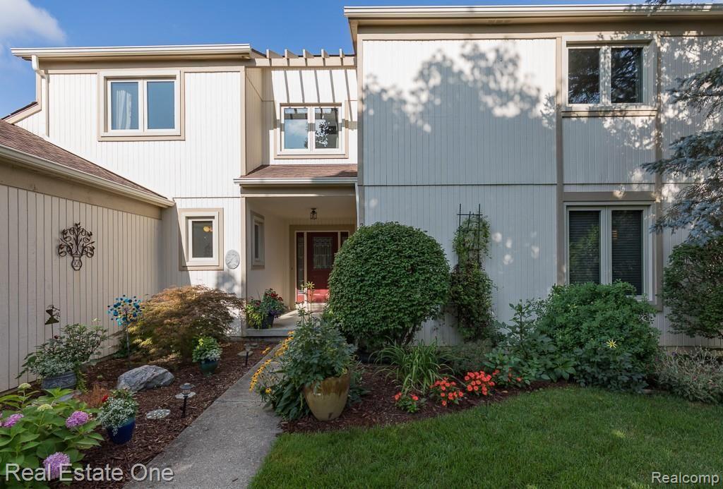 2545 Munster Road Rochester Hills, MI 48309 - Photo 3 of 33