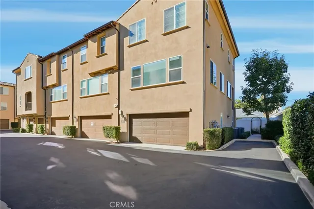 $724,800 | 811 North Dalton Avenue, Unit 105, Azusa, CA 91702