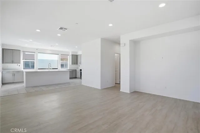 $724,800 | 811 North Dalton Avenue, Unit 105, Azusa, CA 91702