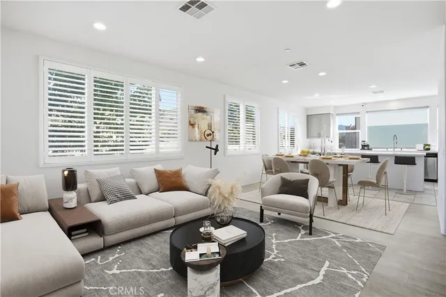 $724,800 | 811 North Dalton Avenue, Unit 105, Azusa, CA 91702