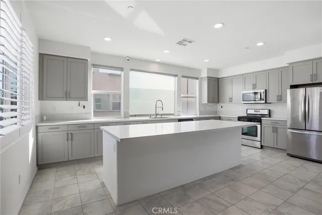 $724,800 | 811 North Dalton Avenue, Unit 105, Azusa, CA 91702