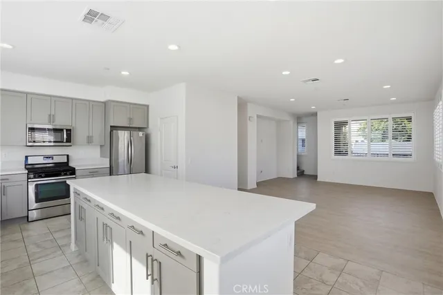 $724,800 | 811 North Dalton Avenue, Unit 105, Azusa, CA 91702