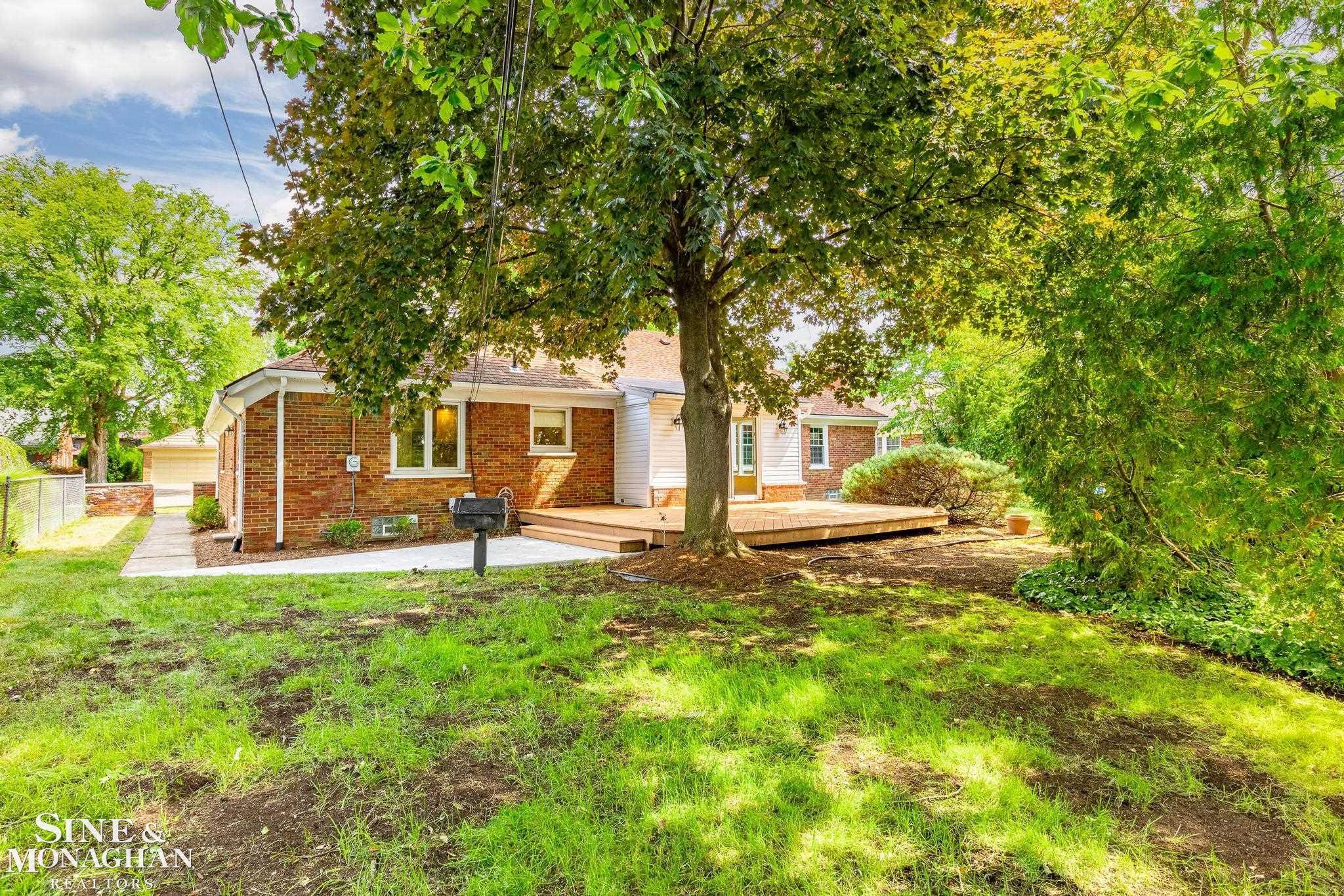945 North Renaud Road Grosse Pointe, MI 48236 - Photo 24 of 28 50090194-23.JPG