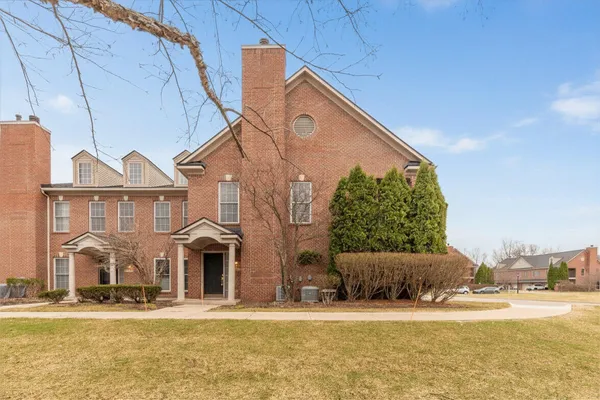 $284,500 | 5588 Hampshire Lane, Ypsilanti, MI 48197