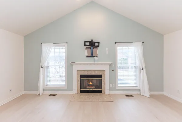 $284,500 | 5588 Hampshire Lane, Ypsilanti, MI 48197