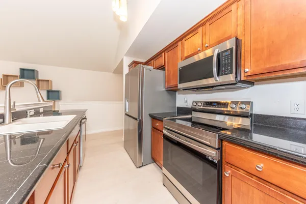 $284,500 | 5588 Hampshire Lane, Ypsilanti, MI 48197